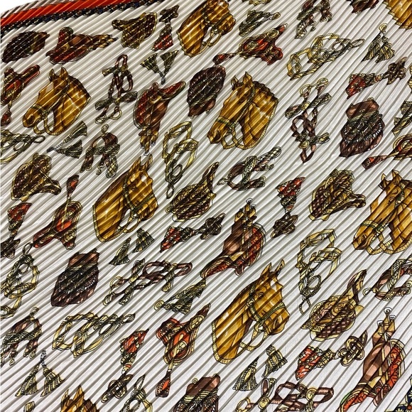 Luxury inspired scarf - Picture 4 of 7